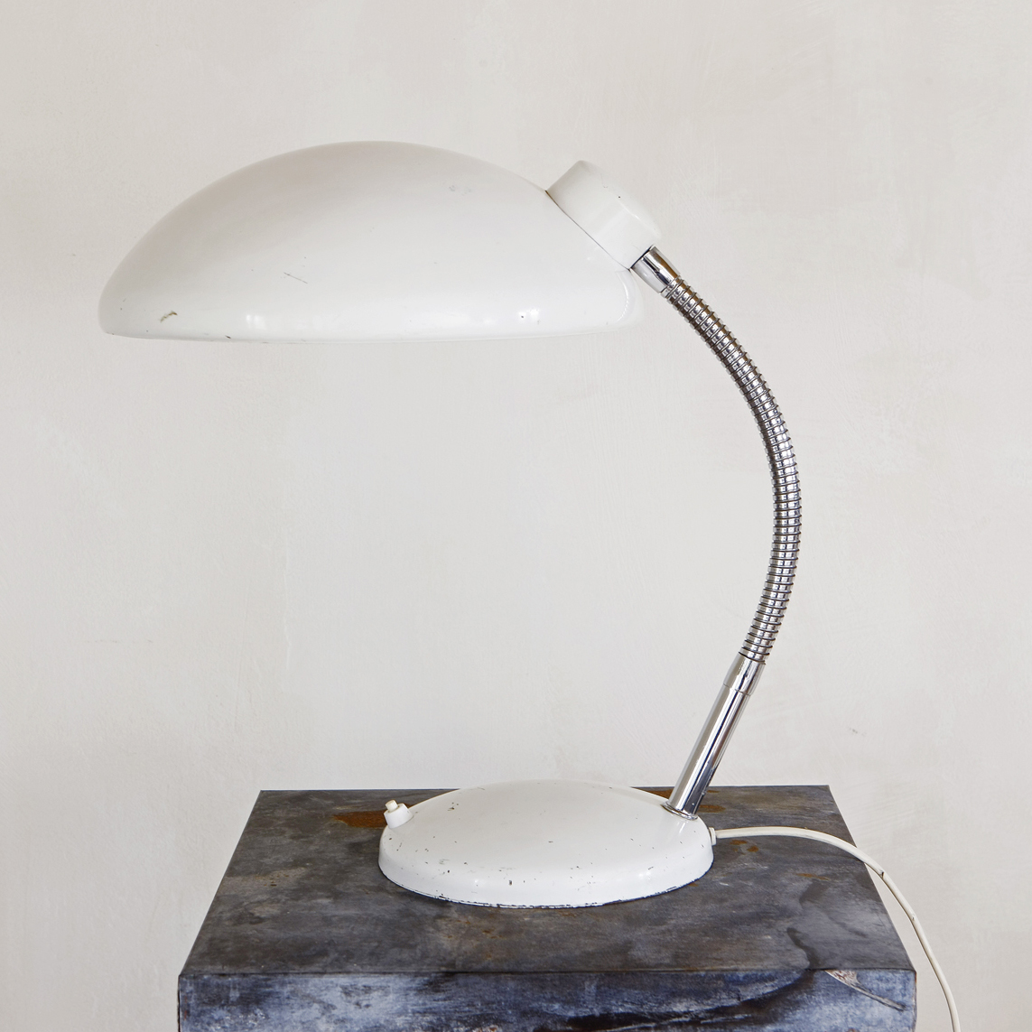 Met andere bands Baars Pijl Jaren 60 vintage bureaulamp wit | 60s vintage desk lamp white - Lasting  Living