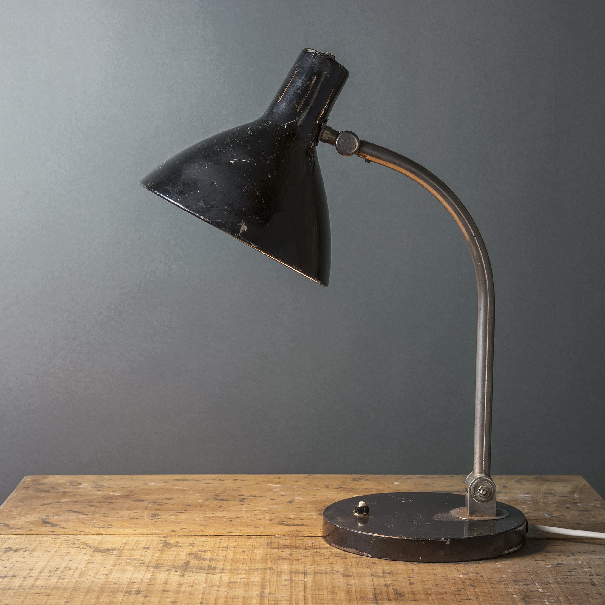 bijvoorbeeld ziek vangst Robuuste industriele zwarte bureaulamp | Robust industrial black desk lamp  - Lasting Living